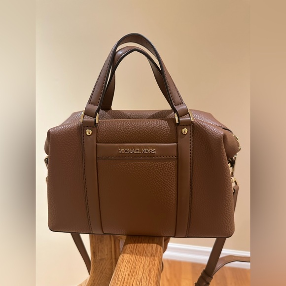 Michael Kors small “beck” satchel/ crossbody - Picture 4 of 10